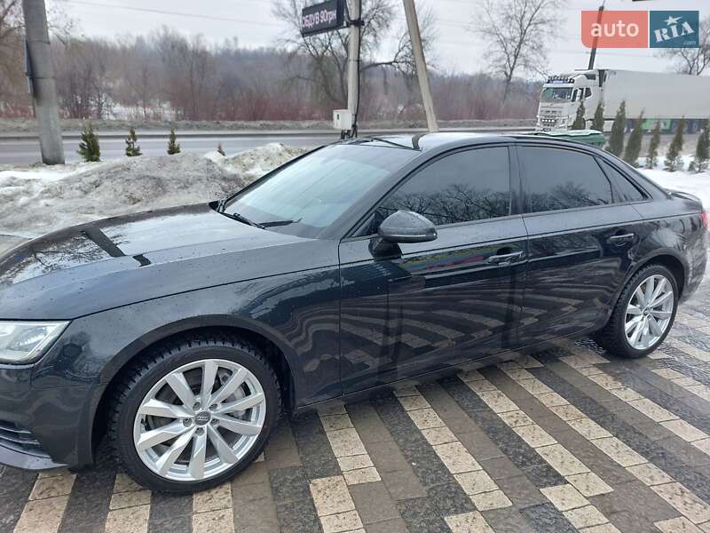 Седан Audi A4 2016 в Львове