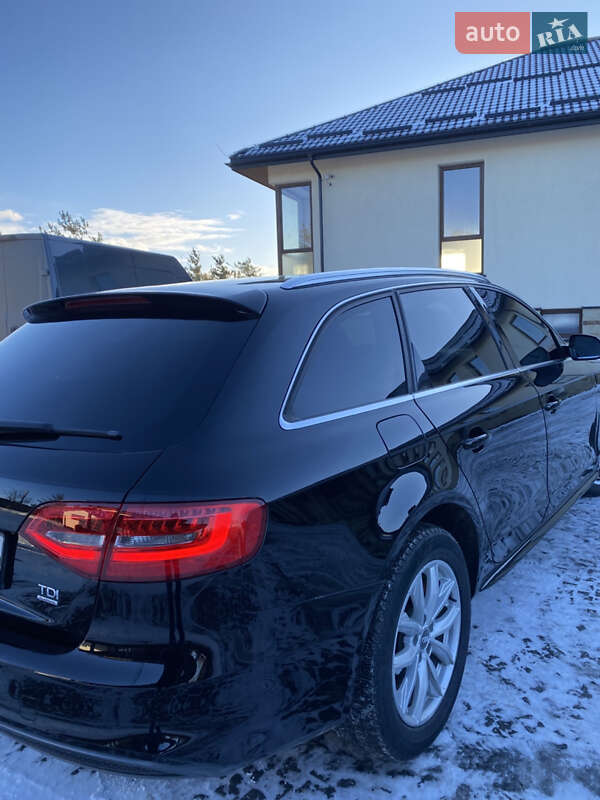 Універсал Audi A4 2013 в Жовкві