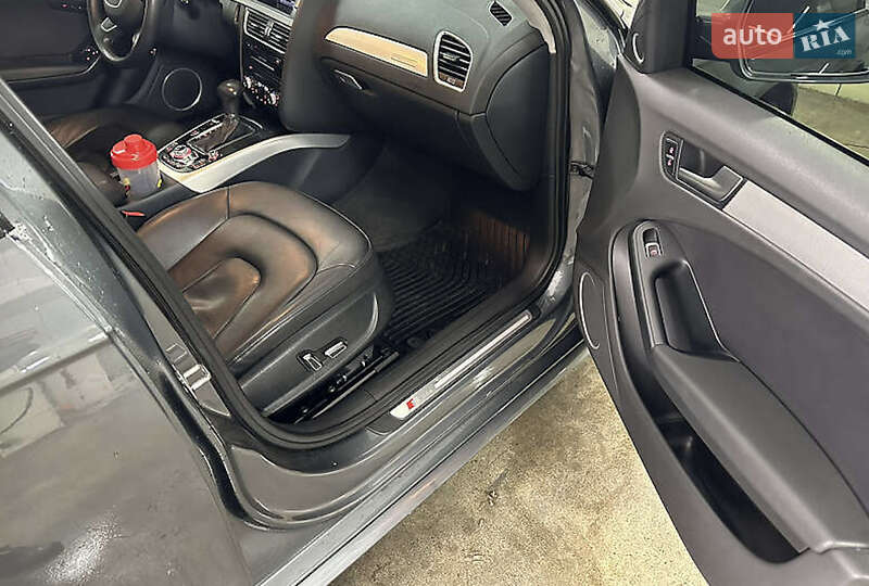 Седан Audi A4 2013 в Львові
