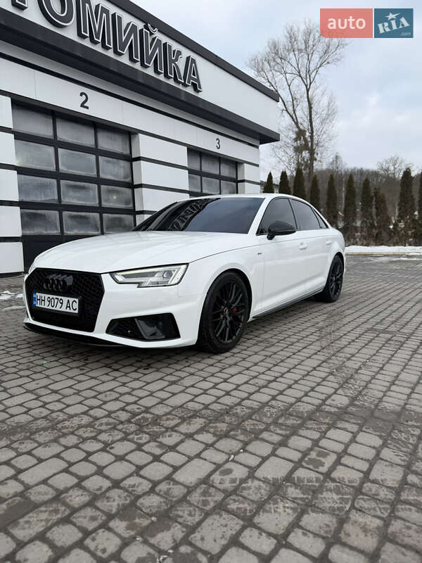 Седан Audi A4 2019 в Львові