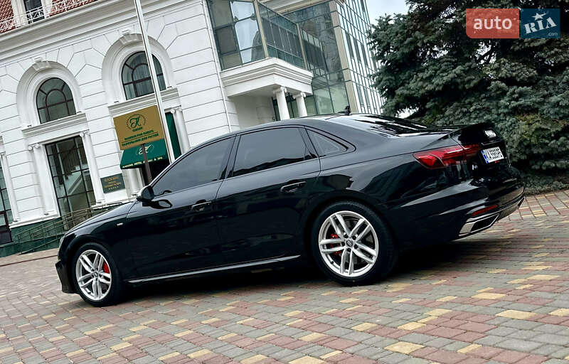 Седан Audi A4 2022 в Одесі