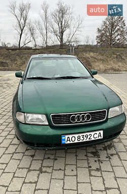 Седан Audi A4 1996 в Бедевле