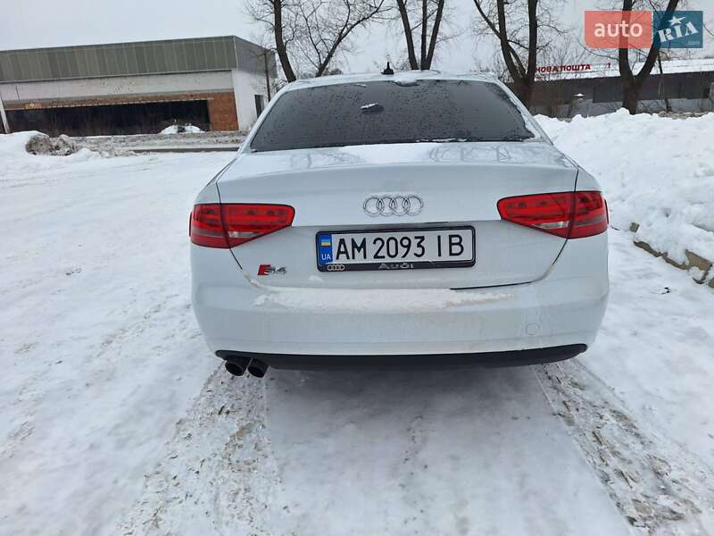 Седан Audi A4 2013 в Коростене
