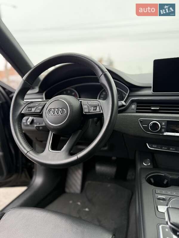 Седан Audi A4 2016 в Черновцах