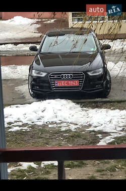 Седан Audi A4 2015 в Вараше