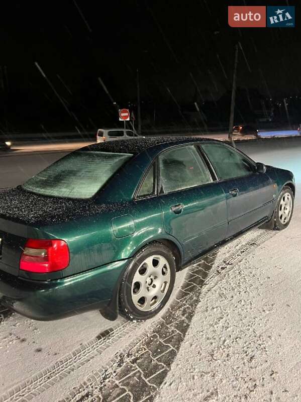 Седан Audi A4 1996 в Полтаве