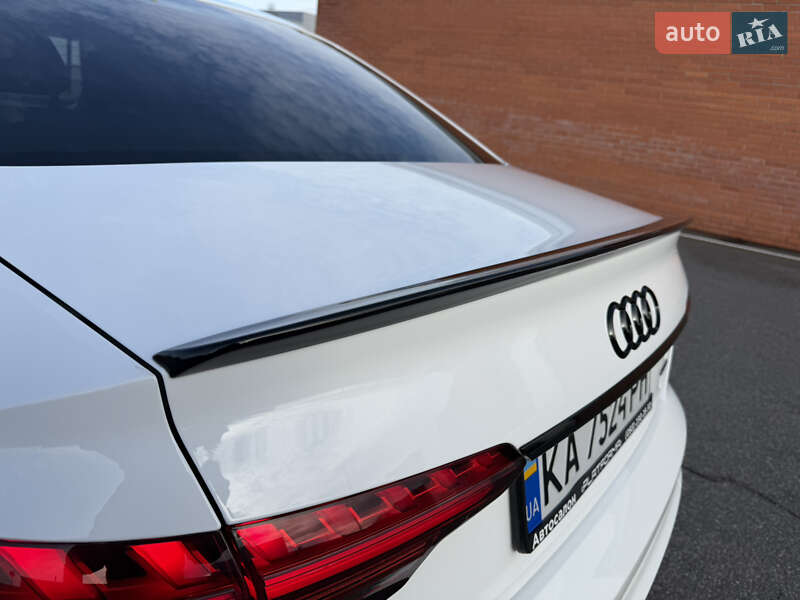 Седан Audi A4 2020 в Киеве