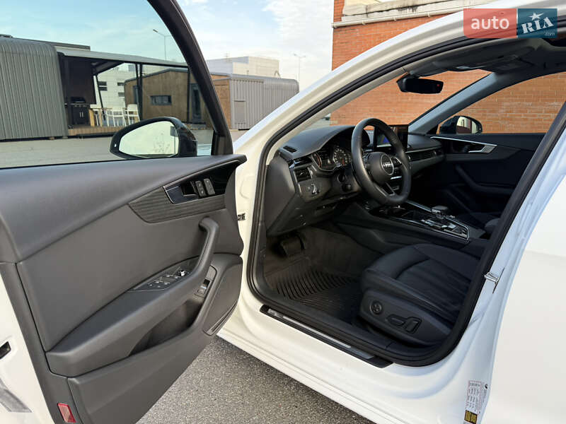 Седан Audi A4 2020 в Киеве