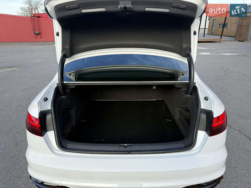 Седан Audi A4 2020 в Киеве