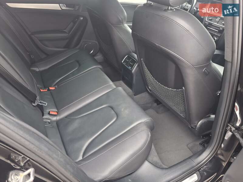 Седан Audi A4 2015 в Каменец-Подольском