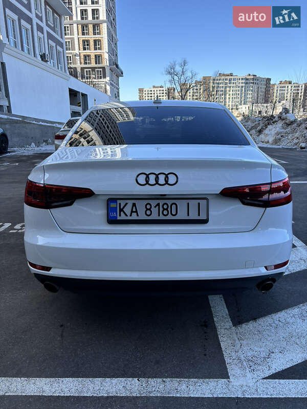 Седан Audi A4 2016 в Киеве