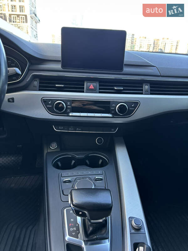 Седан Audi A4 2016 в Киеве