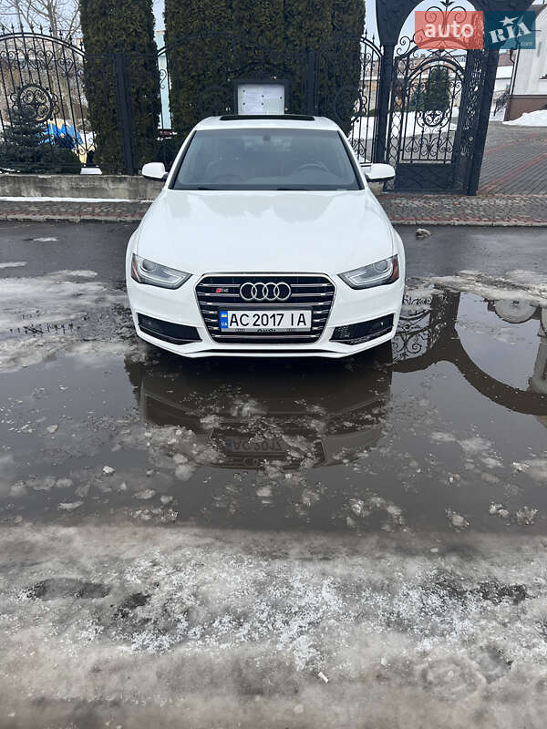 Седан Audi A4 2013 в Нововолинську