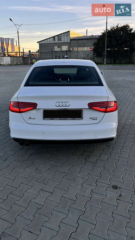 Седан Audi A4 2013 в Нововолинську