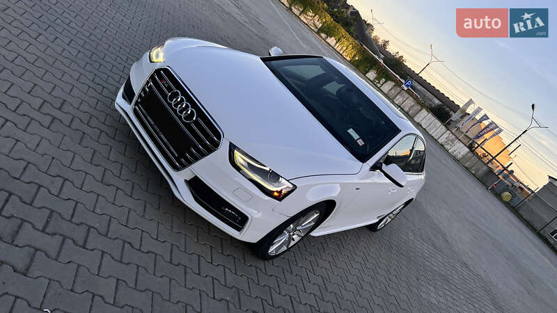 Седан Audi A4 2013 в Нововолинську