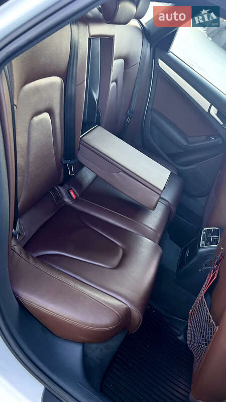 Седан Audi A4 2013 в Нововолинську