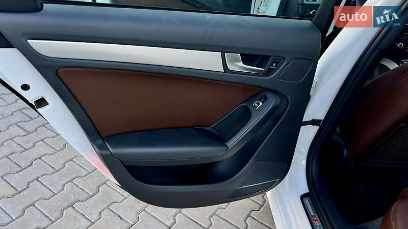 Седан Audi A4 2013 в Нововолинську