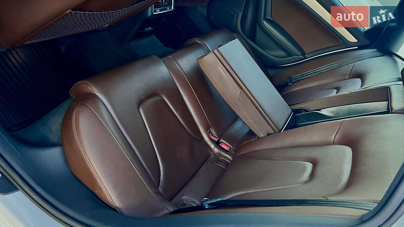 Седан Audi A4 2013 в Нововолинську