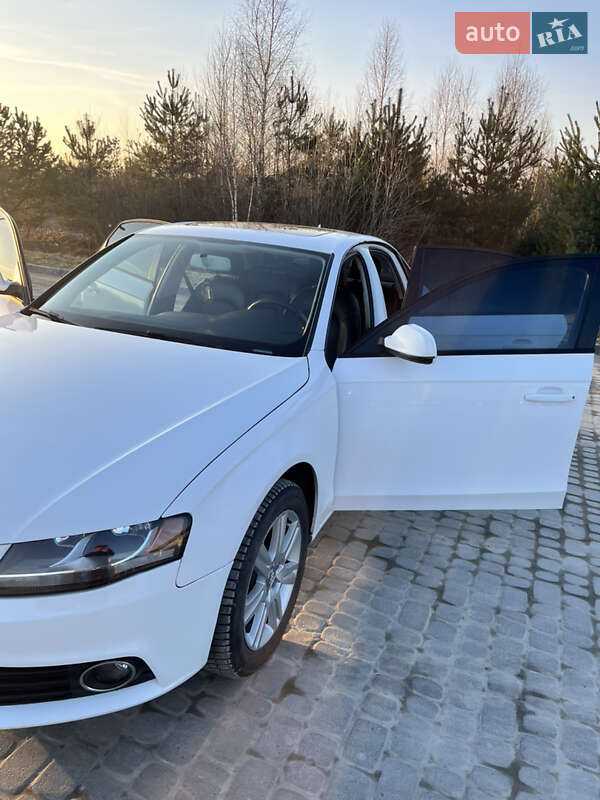 Седан Audi A4 2010 в Николаеве