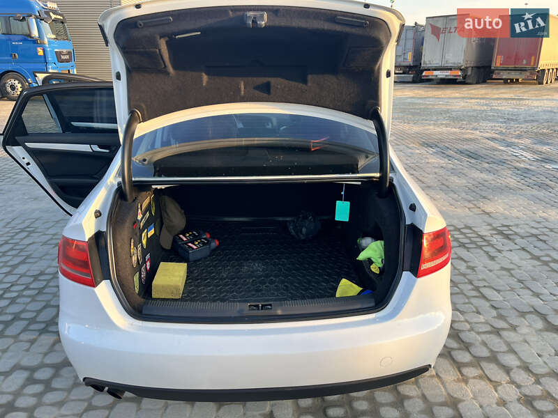 Седан Audi A4 2010 в Николаеве