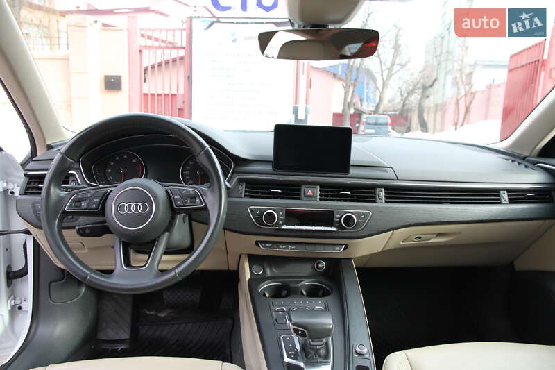 Седан Audi A4 2017 в Киеве