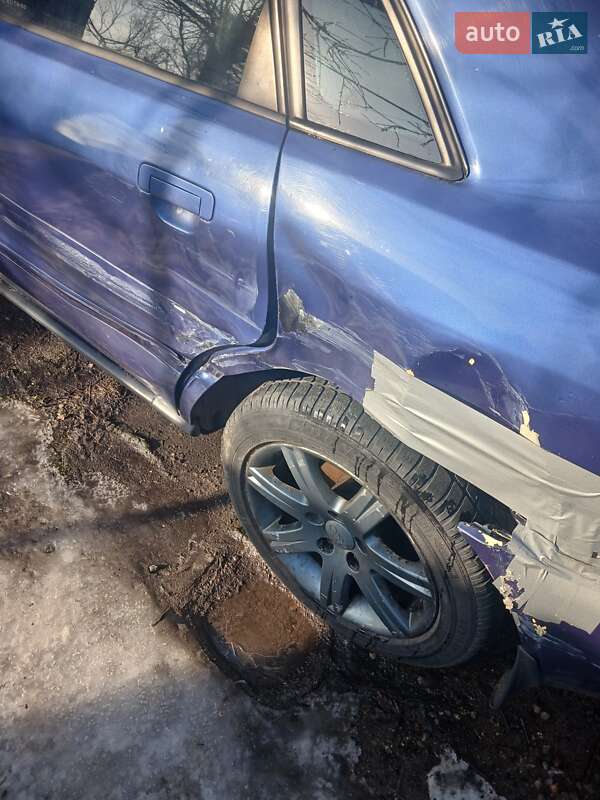 Седан Audi A4 1996 в Дніпрі