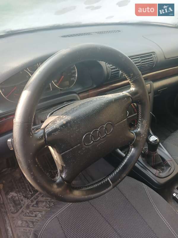 Седан Audi A4 1996 в Дніпрі