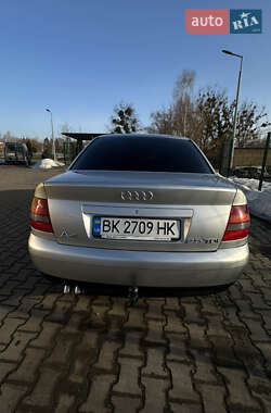 Седан Audi A4 2000 в Радивилове