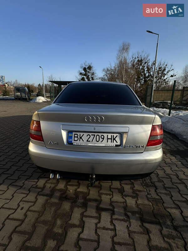 Седан Audi A4 2000 в Радивилове