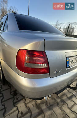 Седан Audi A4 2000 в Радивилове