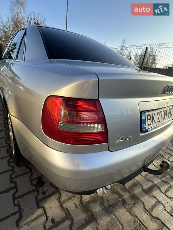 Седан Audi A4 2000 в Радивилове