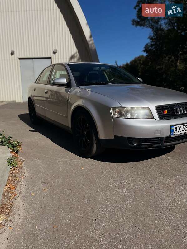Седан Audi A4 2002 в Краснограде