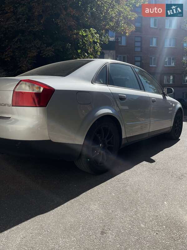 Седан Audi A4 2002 в Краснограде