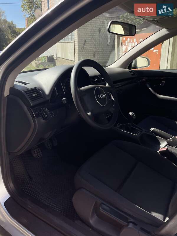 Седан Audi A4 2002 в Краснограде