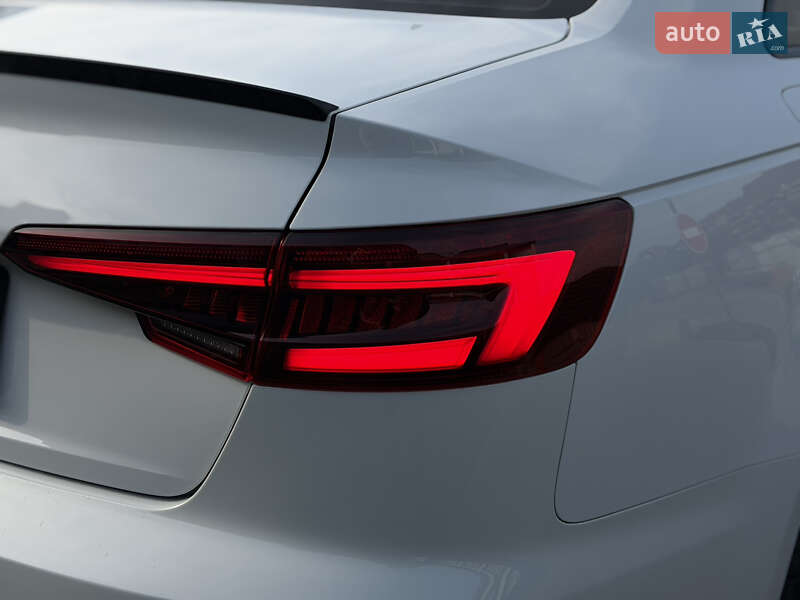 Седан Audi A4 2017 в Мукачево