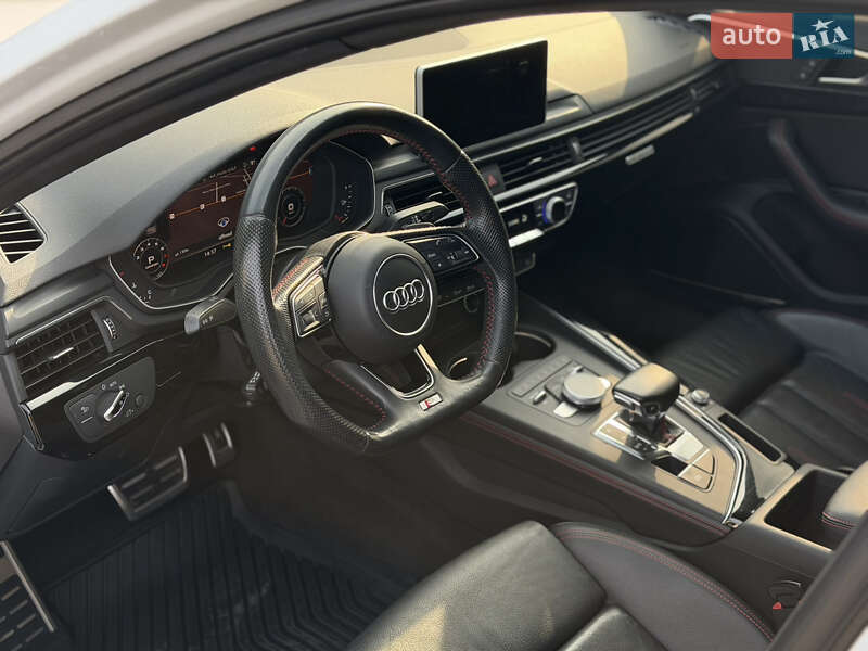Седан Audi A4 2017 в Мукачево