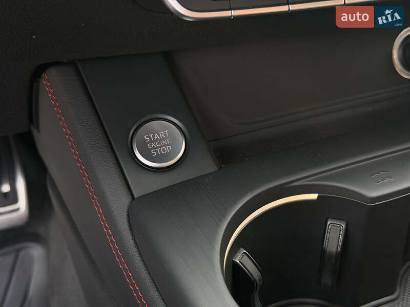 Седан Audi A4 2017 в Мукачево