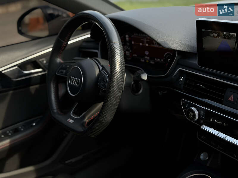 Седан Audi A4 2017 в Мукачево