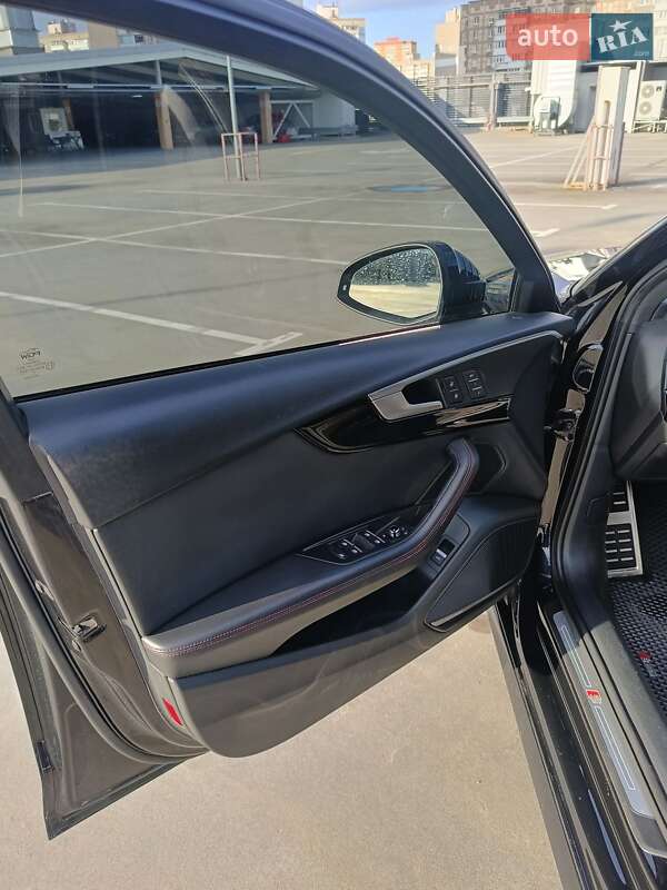 Седан Audi A4 2017 в Киеве