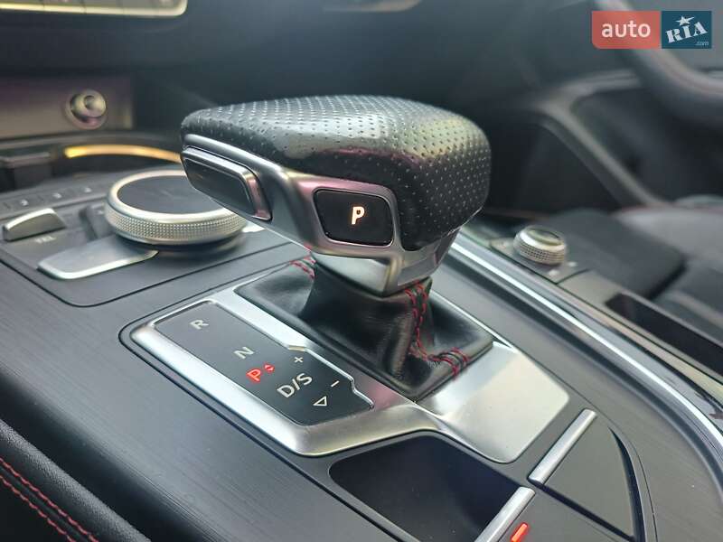 Седан Audi A4 2017 в Киеве