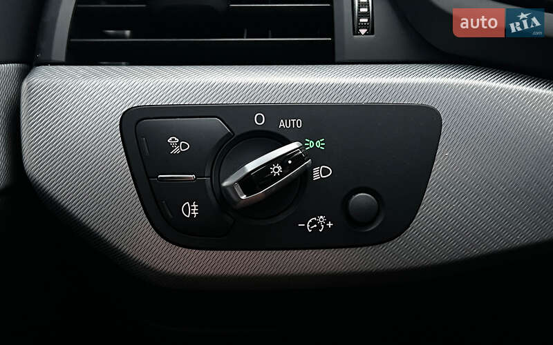 Седан Audi A4 2016 в Львове