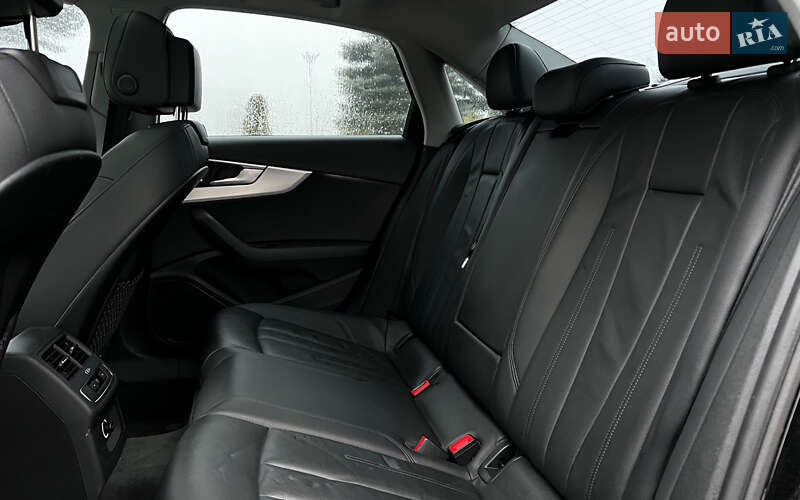 Седан Audi A4 2016 в Львове