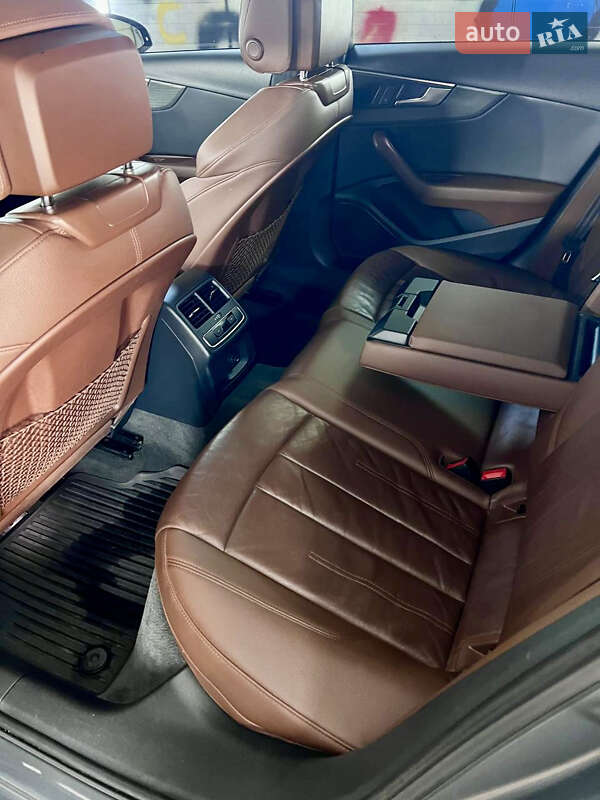 Седан Audi A4 2016 в Киеве