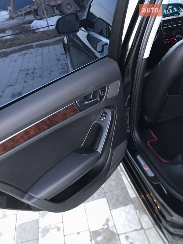 Седан Audi A4 2011 в Львові