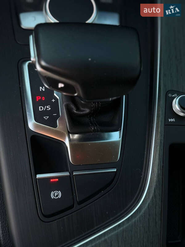 Седан Audi A4 2017 в Александровке