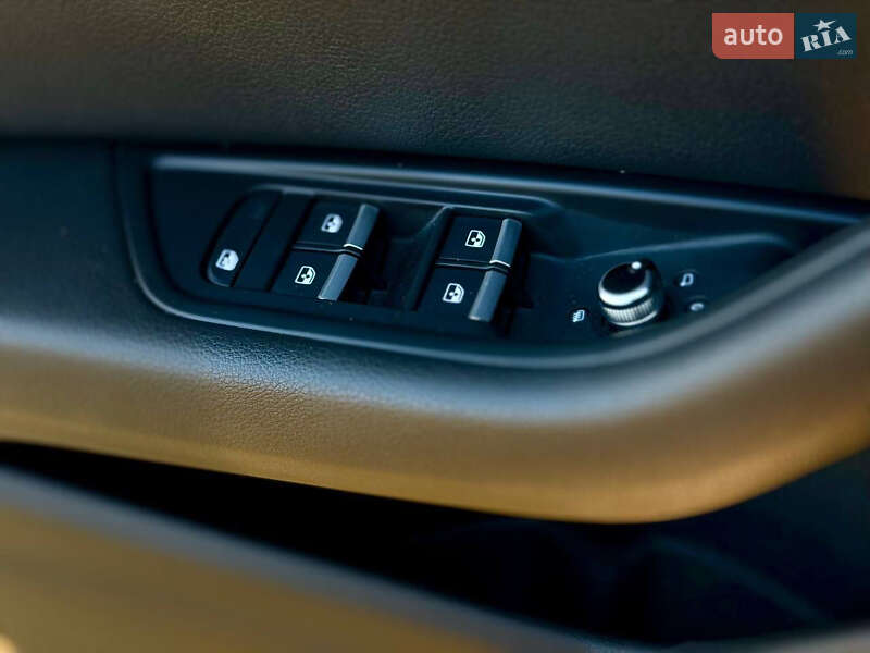 Седан Audi A4 2017 в Александровке