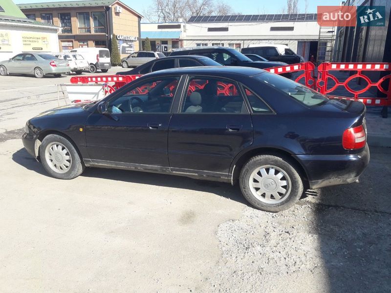 Седан Audi A4 1999 в Измаиле
