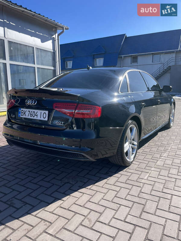 Седан Audi A4 2015 в Рівному