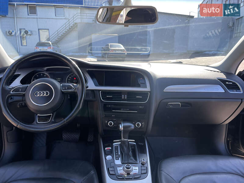 Седан Audi A4 2015 в Рівному