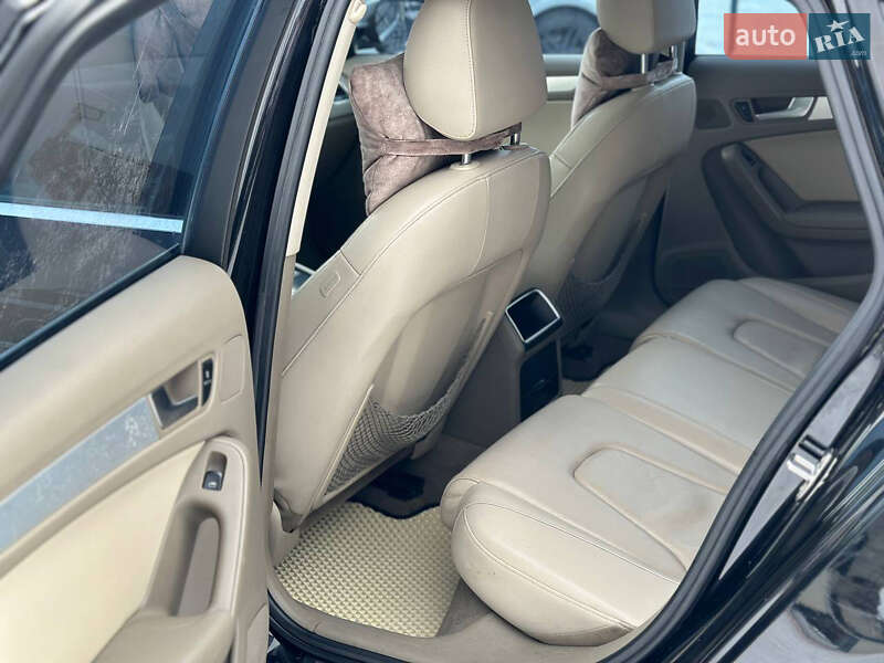 Седан Audi A4 2012 в Виннице